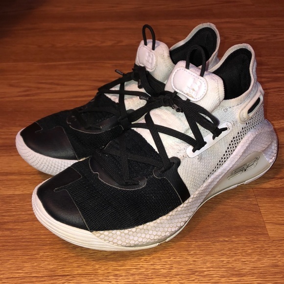 Under Armour Other - Steph Curry Under Armor Youth Size 4.5 Black & White